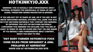 Hot body farmer Hotkinkyjo knepper kæmpe dildo fra mrhankey & anal prolaps hos mejetærsker