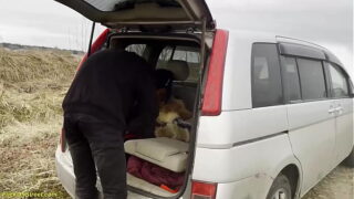 ægte teenagepar knepper vildt i bilen