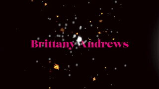 Blonde Brittany Andrews får trekant med Mandy Bright og solo Dolo!