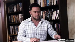 Sexaddict klæder sig af, hvis hun er sin rådgiver, og vil have hans pik