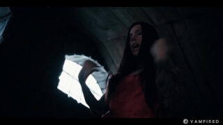 Tatoveret Dominatrix Forvandler Rødhåret Til Sin Sexslave – Mag Numb Tankekontrollerende Lesbisk Vampyrfuck