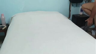 Jeg kunne ikke holde tilbage længere, og jeg kneppede hende på alle måder, mens hun havde smukt lingeri på.