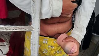 I den sydlige del af nordøst onanerer stedmoderen, mens hendes jomfruelige stedsøn griber fat i hendes genfødte dukkes vagina og mister sin mødom.